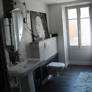 salle de bain de la chambre la matinée escarboucle maison d'hôtes bligny sur ouche Bourgogne à proximité de Beaune visitez nos chambres et nos suites